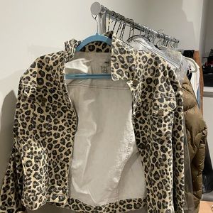 Social Amuse light cheetah jacket